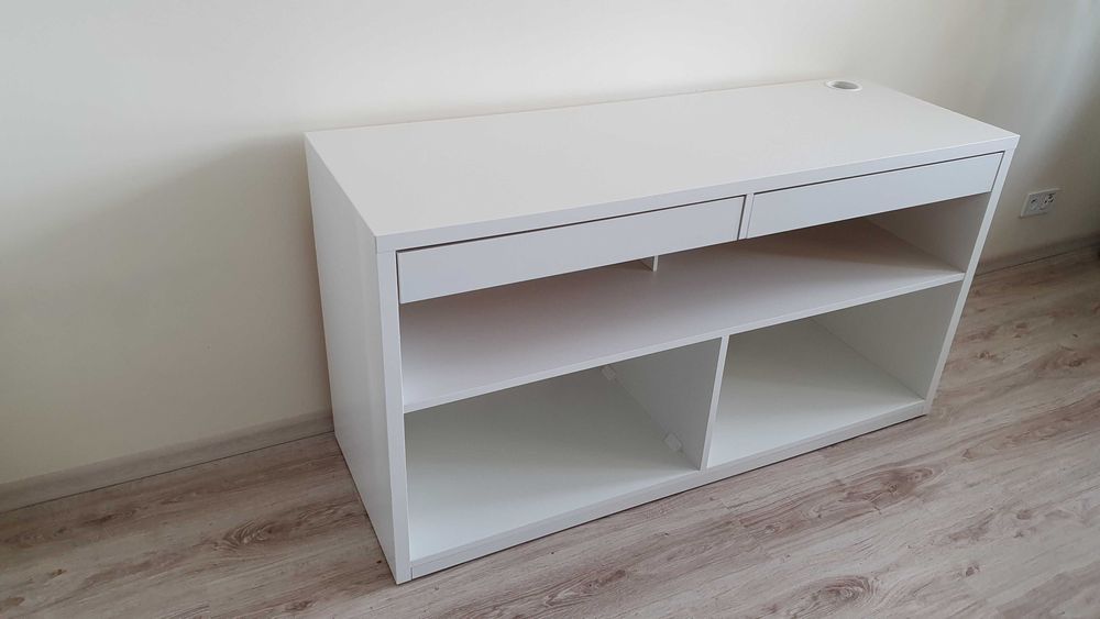 Sprzedam białą szafkę RTV i audio.