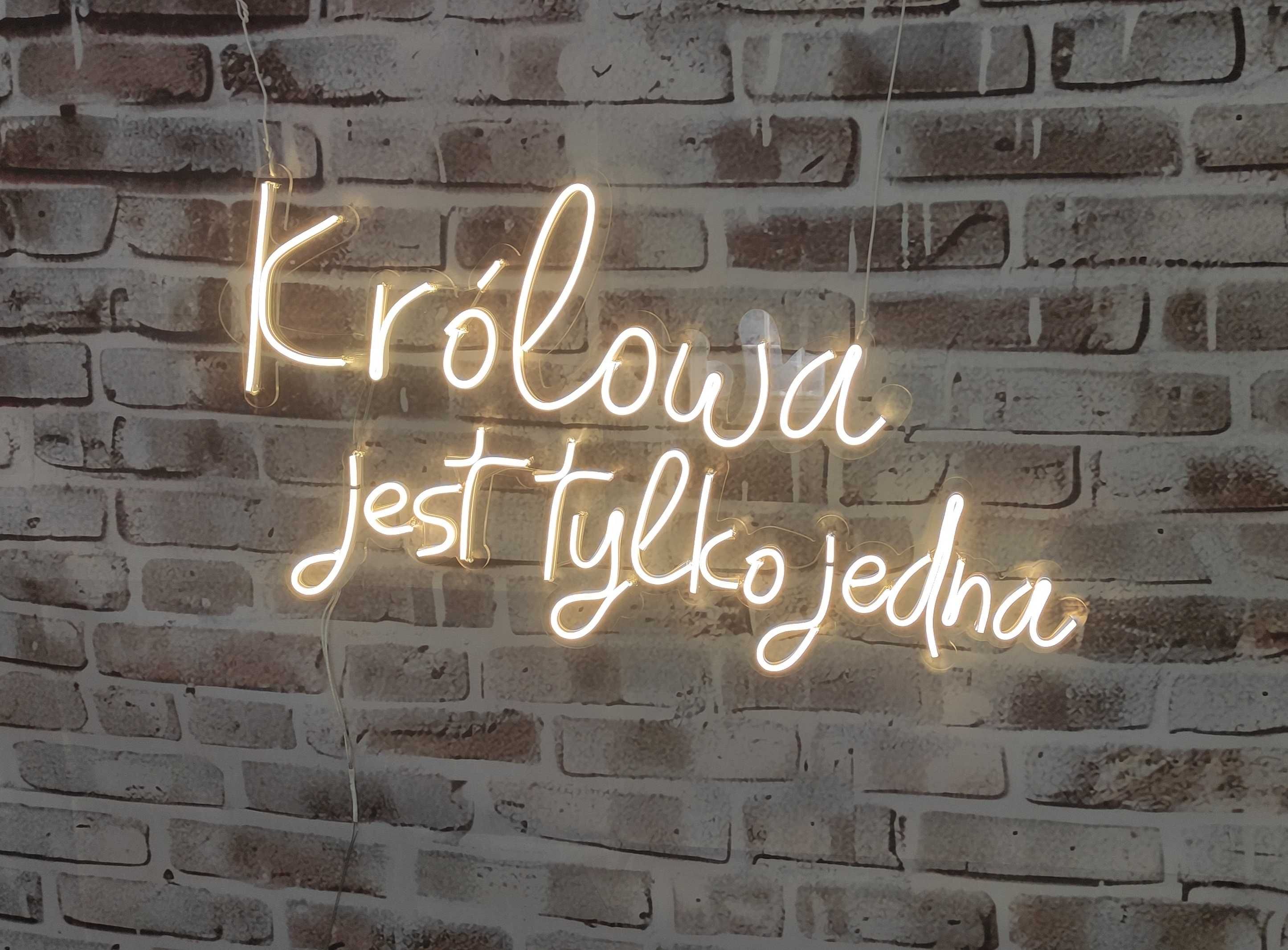 neon, Królowa jest tylko jedna