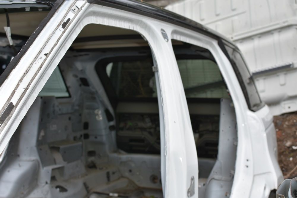 Słupek lewy środkowy próg Range Rover Sport L494 od 2013roku