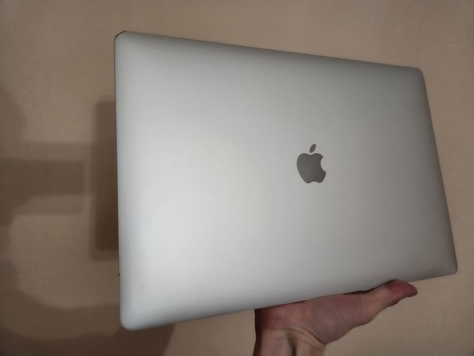 Macbook pro 15 2017 і7 ssd 256