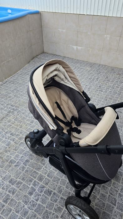 Carrinho de bebé 3 em 1 (carro, alcofa e cadeira auto)