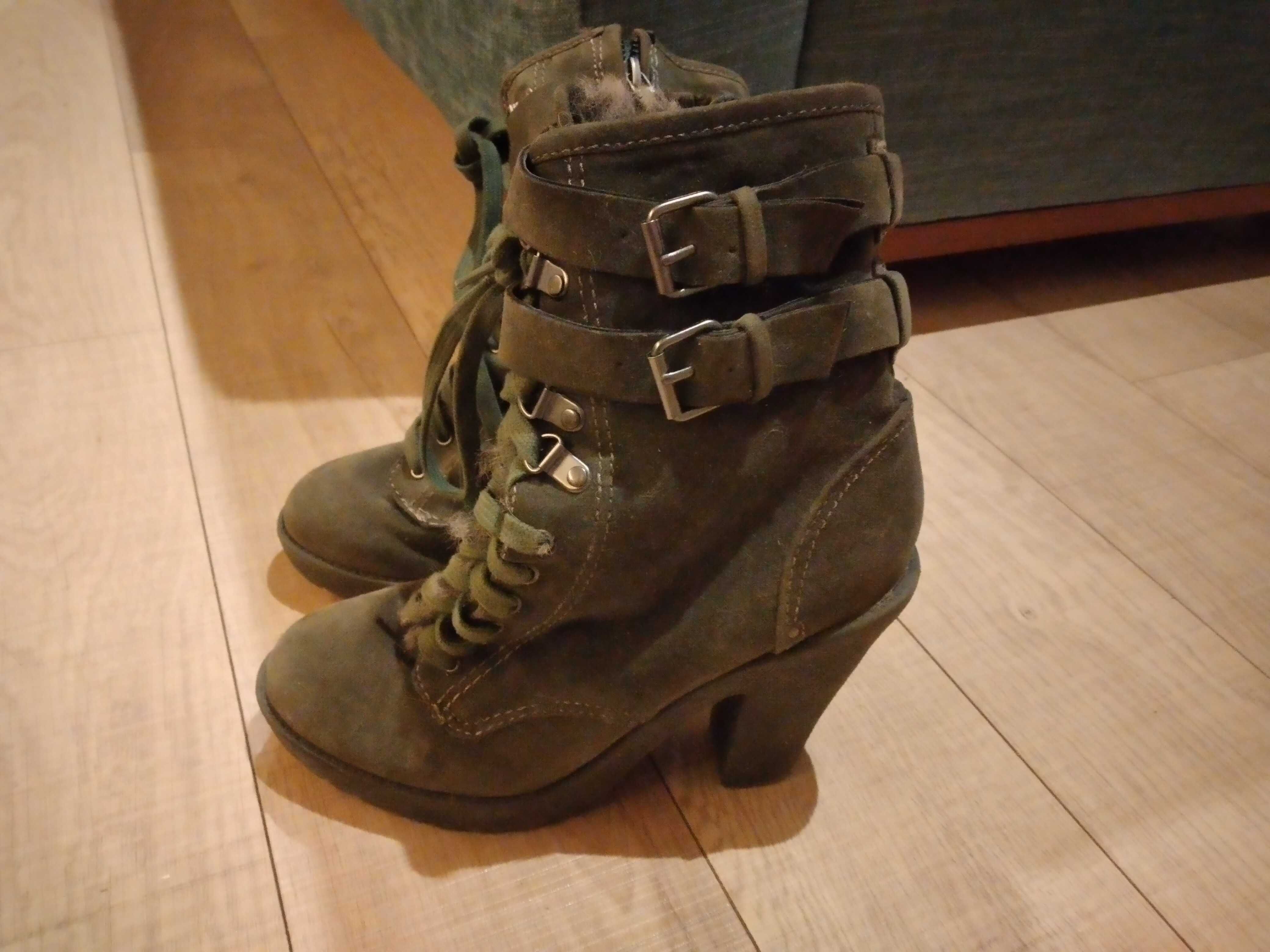 Botins verdes bershka com pelo