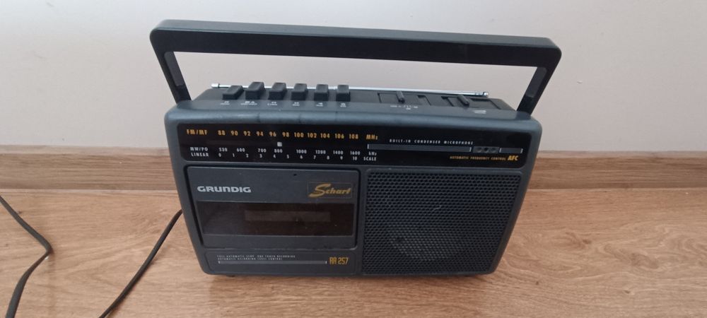Stary Radiomagnetofon grundig