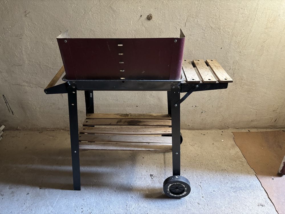 Grill ogrodowy na węgiel drzewny