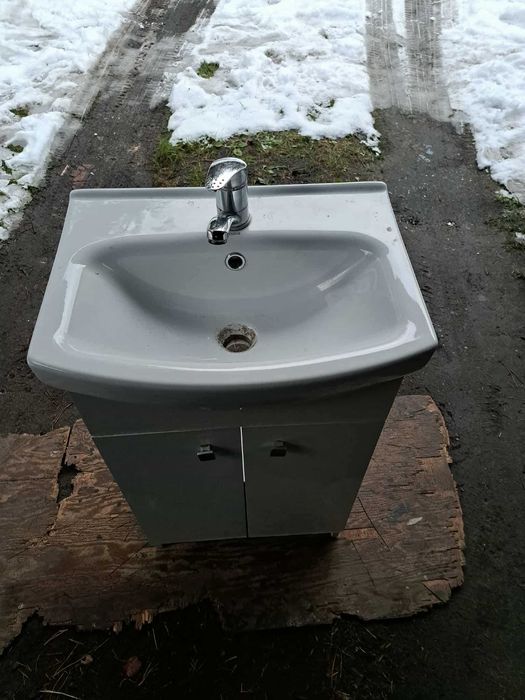 Umywalka z szafką