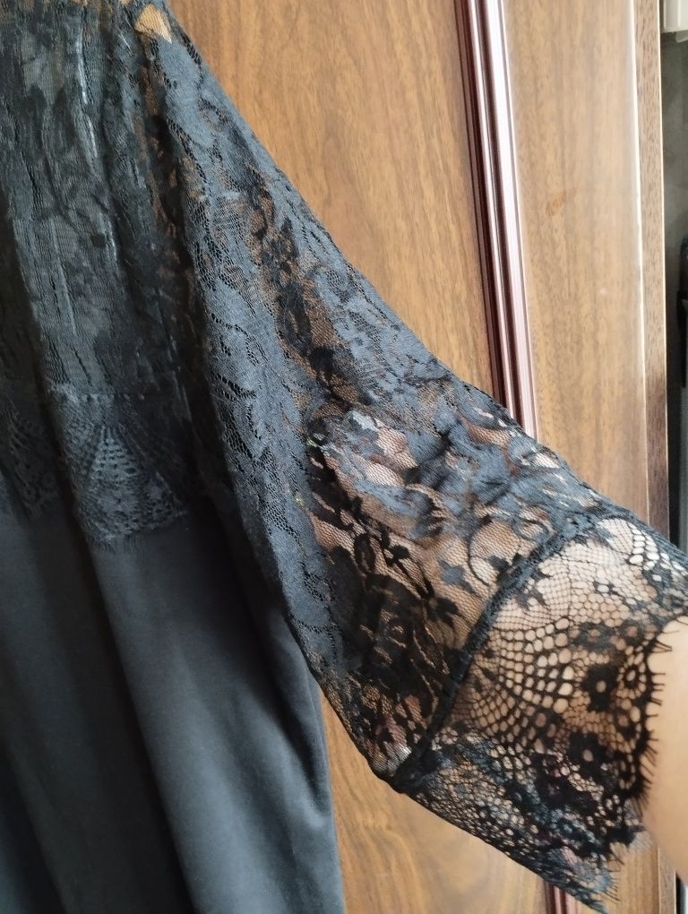 Платье женское чёрное с гипюровыми вставками