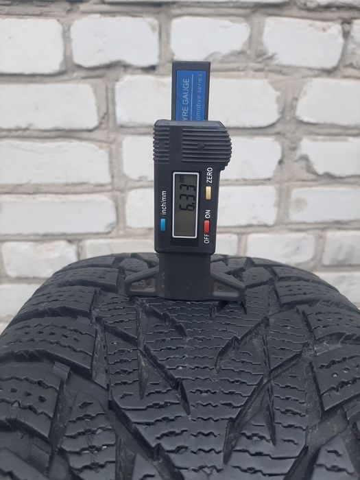 Шини б/у 205/55R16 Nokian зима.