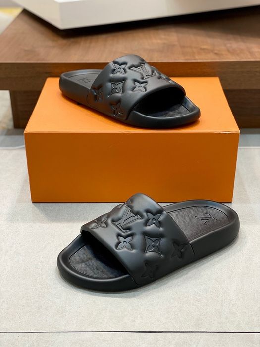 Chinelos Louis Vuitton