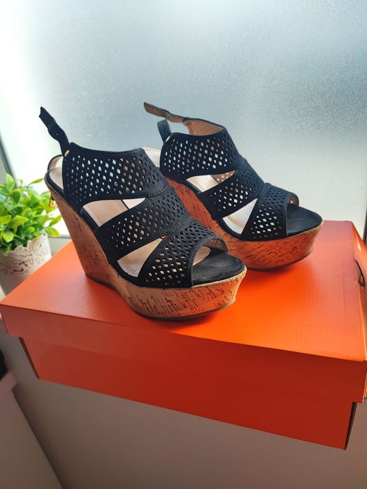 Sandálias sola cortiça compensadas