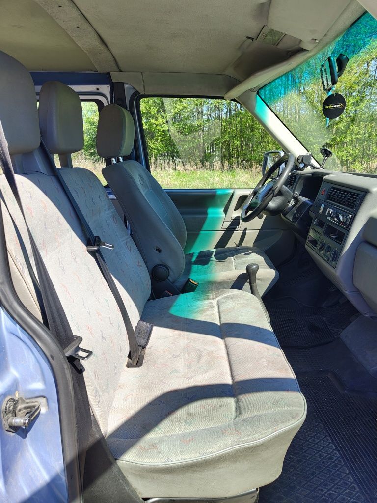 Volkswagen Transporter Caravelle T4 2,5 TDI 6 osobowy Klimatyzacja Hak