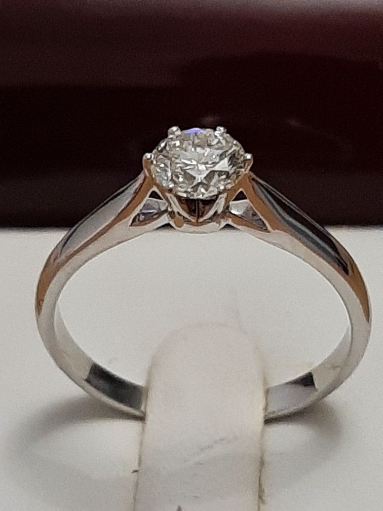 Золотое кольцо с бриллиантом 0.56 карат.