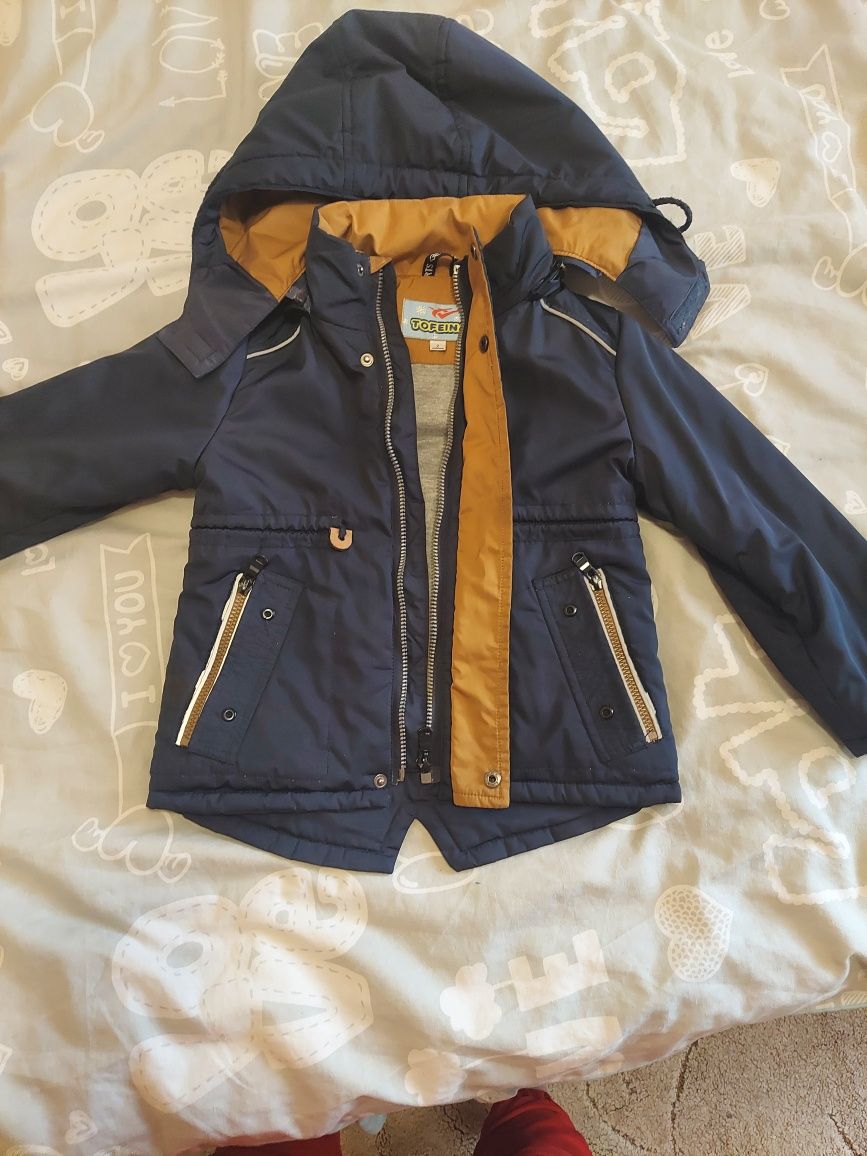 Детская курточка на 3-4 года