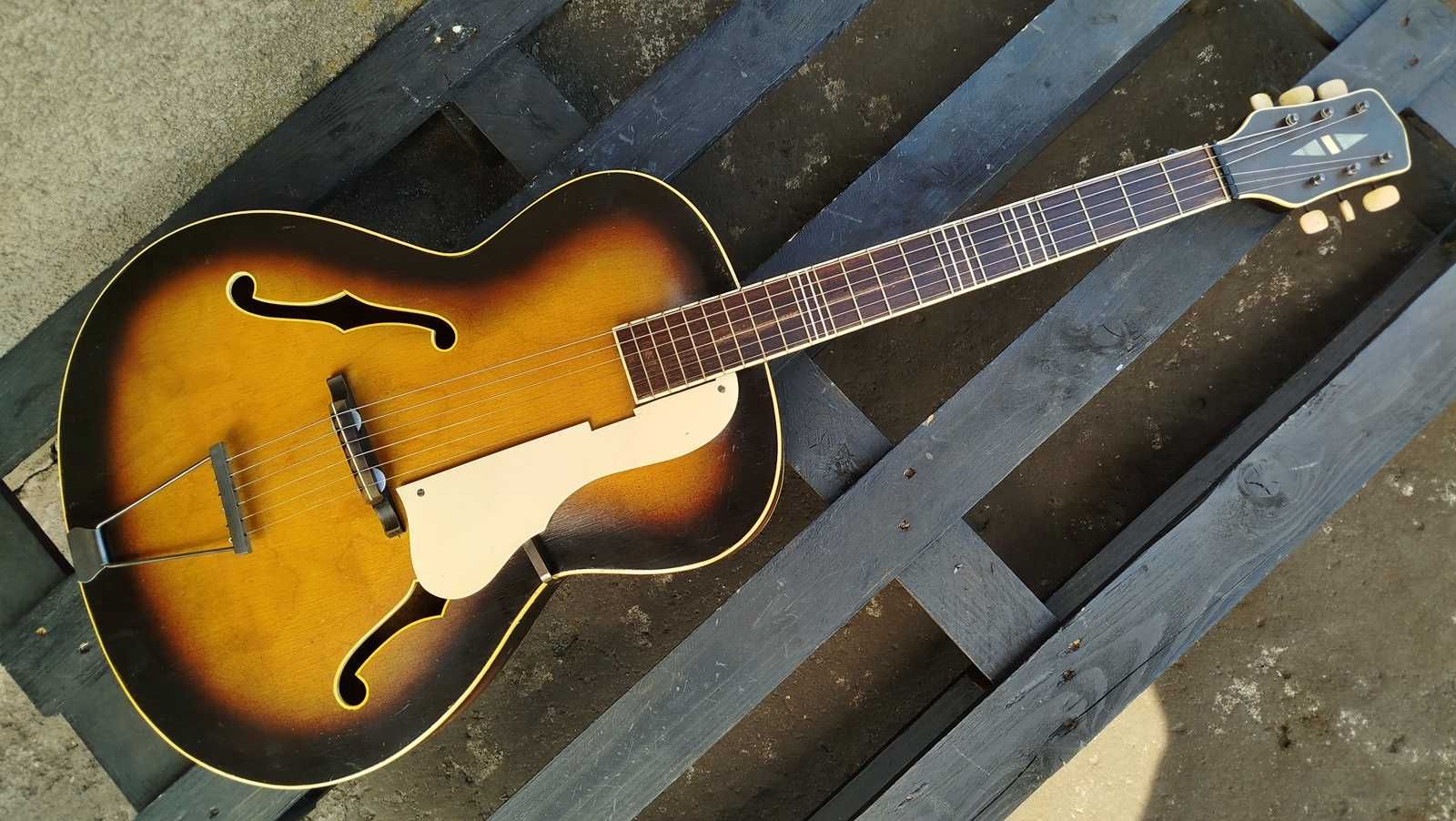 Lignatone 1960 archtop, znakomity stan, super gryf.