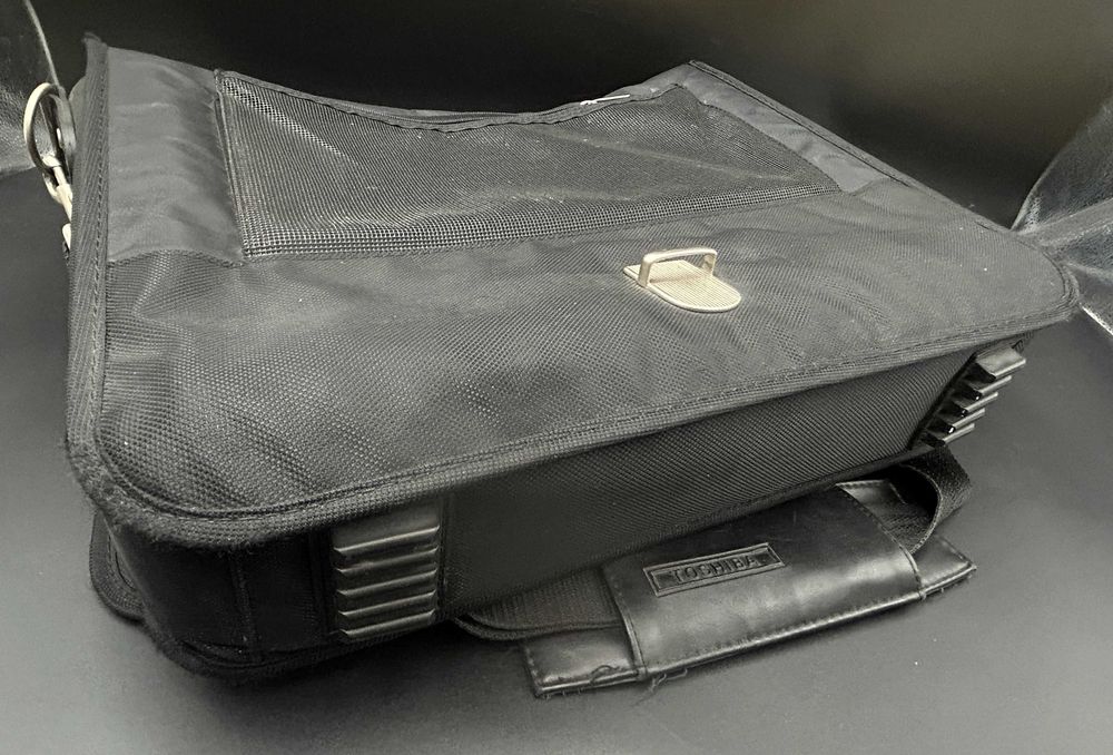 Oryginalna torba do laptopa „Toshiba” używana