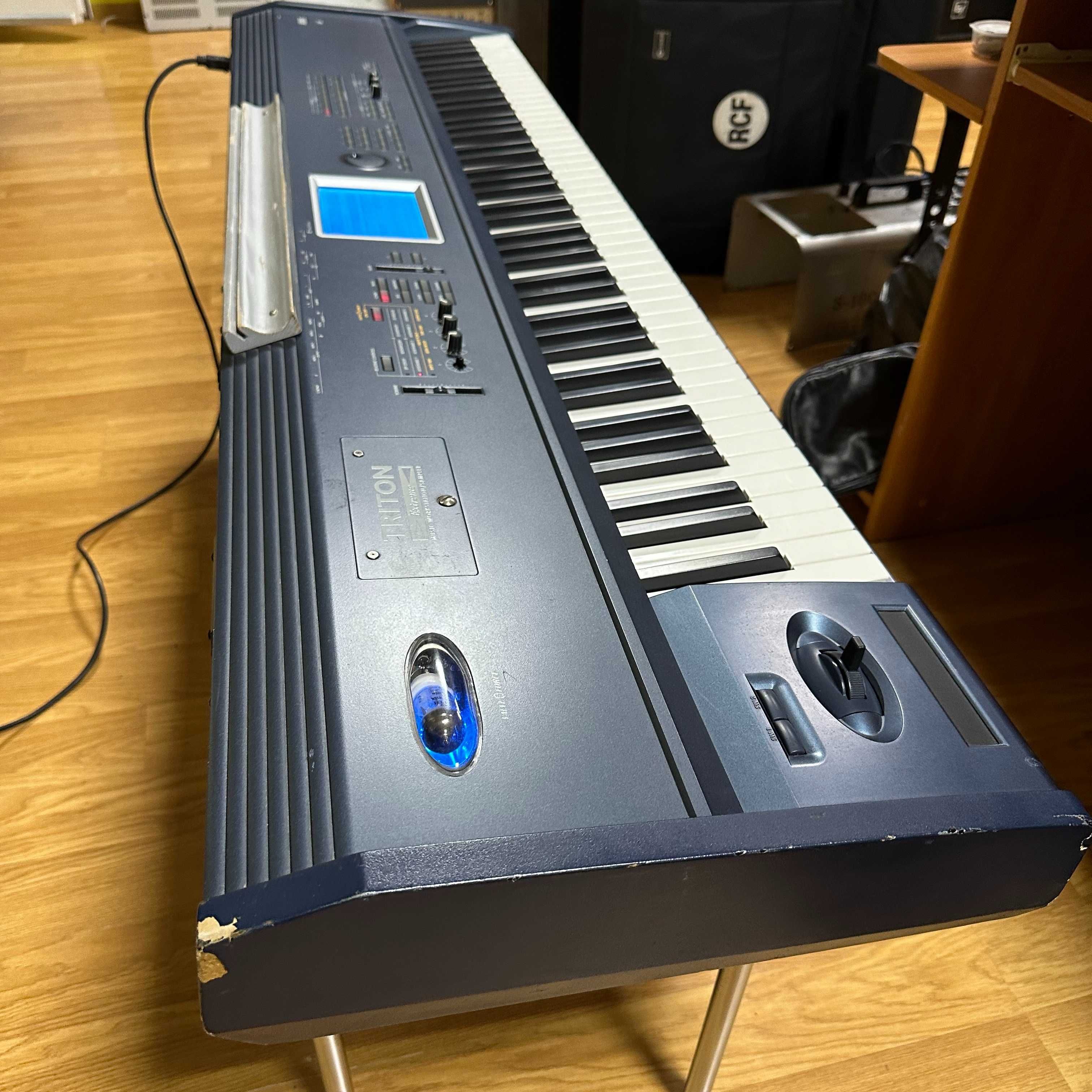 Продам Korg Triton Extreme 88 (Made in Japan)