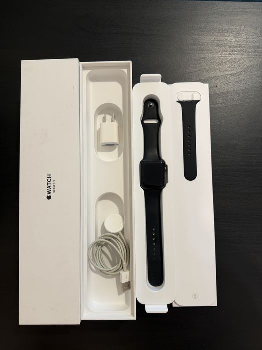 Apple Watch Series 3 42мм, Space Gray Aluminium