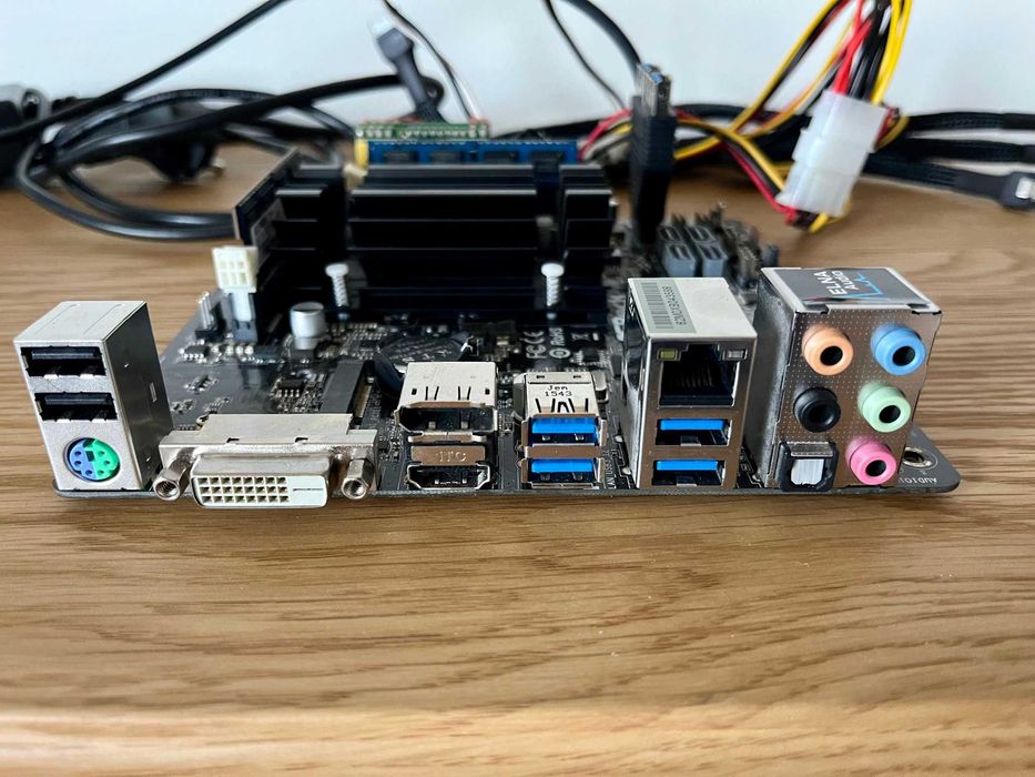 Motherboard ASRock N3150-ITX + extras