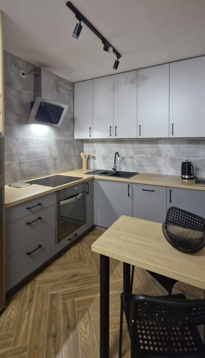 Bp.Wynajmę mieszkanie 2pok. centrum W-wy metro Świętokrzyska (M1 M2 )!