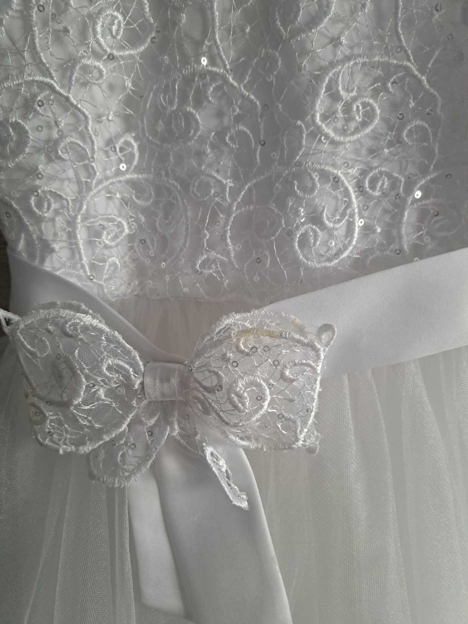 Balowa biała tiulowa sukienka dziewczęca - przyjęcie, wesele, komunia