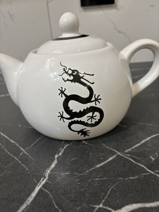 Dzbanek z podgrzewaczem bialy