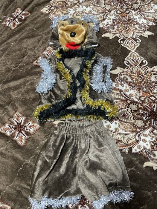 Продам новорічні костюми