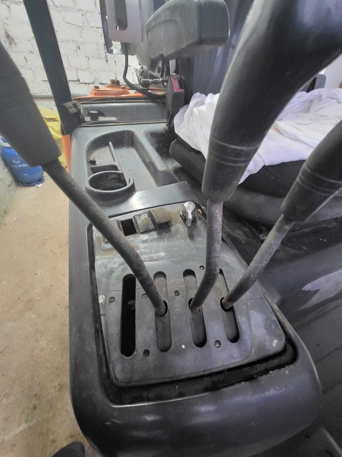 Wózek widłowy Doosan G20SC-5 2,0 t Przesuw i obrotnica,