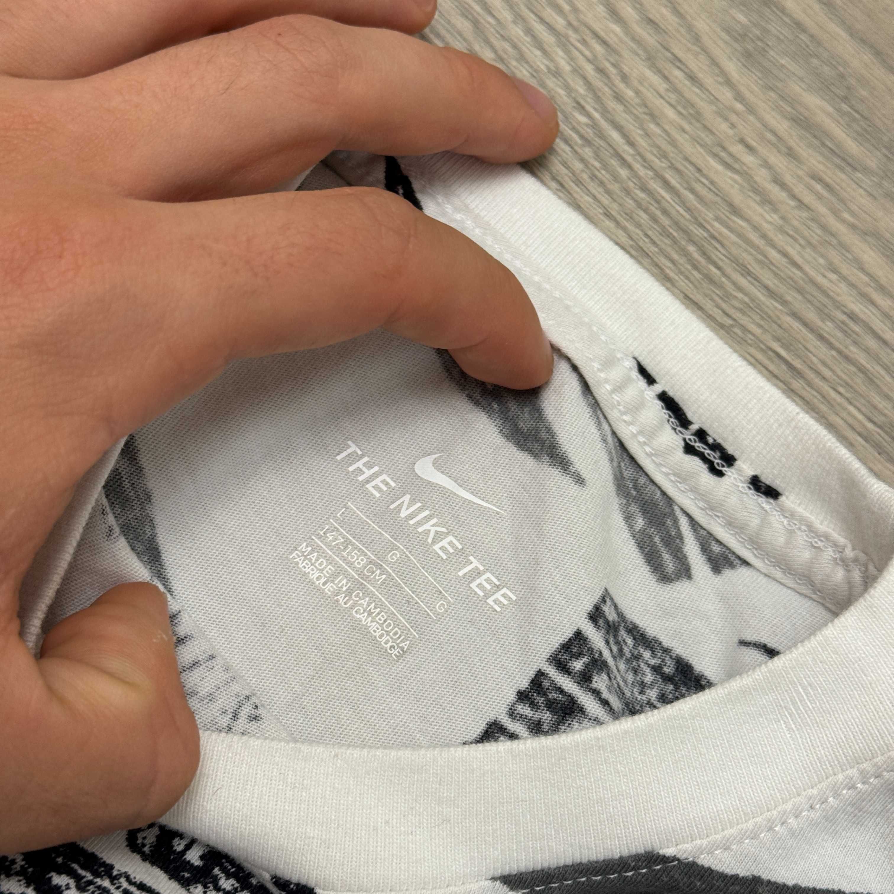Стильна Монограмна Футболка Найк Nike Monogram,  розмір XS, оригінал