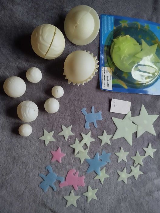 Gwiazdki i planety plastikowe