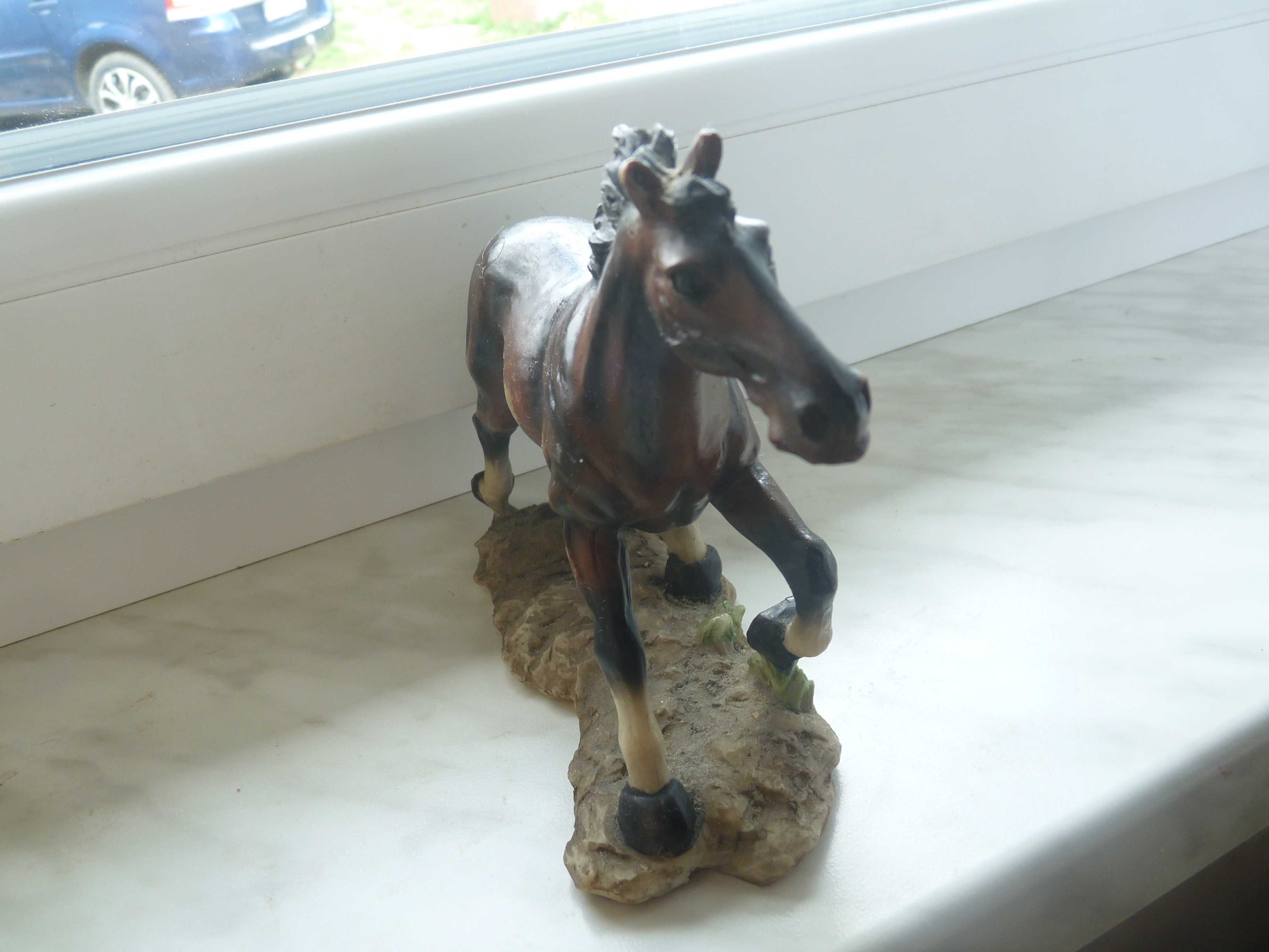 figurka'' koń w galopie,,