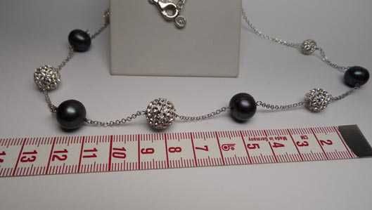 Naszyjnik stalowe perły i kulki z kryształkami.