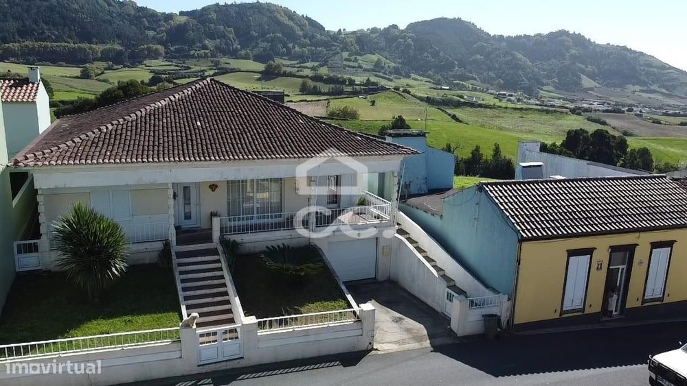 Moradia com 3 Quartos - Nossa Senhora dos Remédios - Povoação