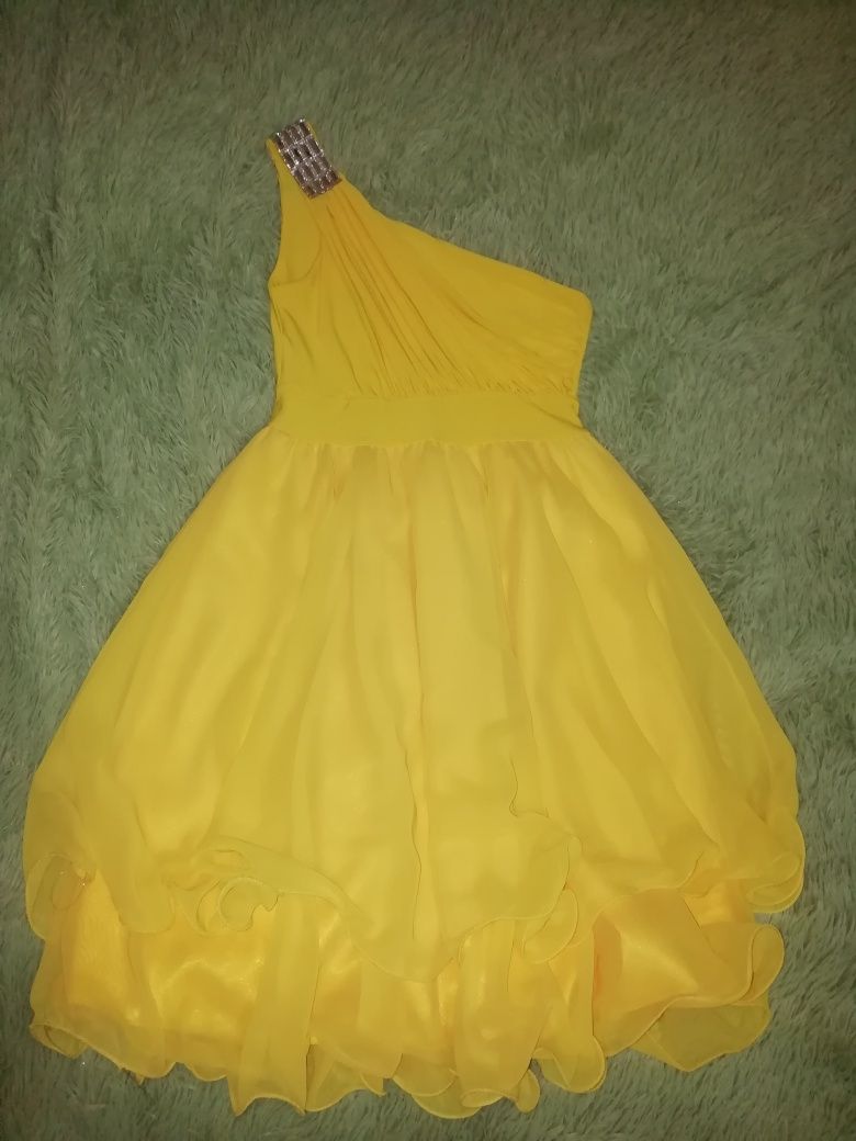 Жёлтое шифоновое платье