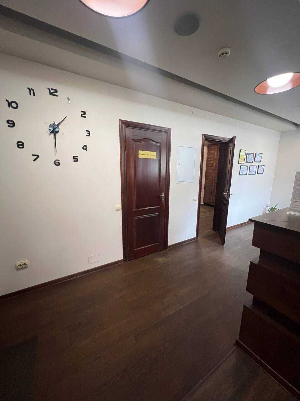 Продам нежитлове приміщення, вул. Родини Крушельницьких, 3, Львів