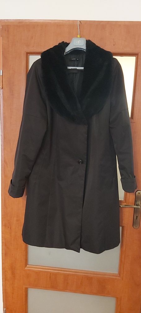 Płaszcz czarny bardzo ładny .