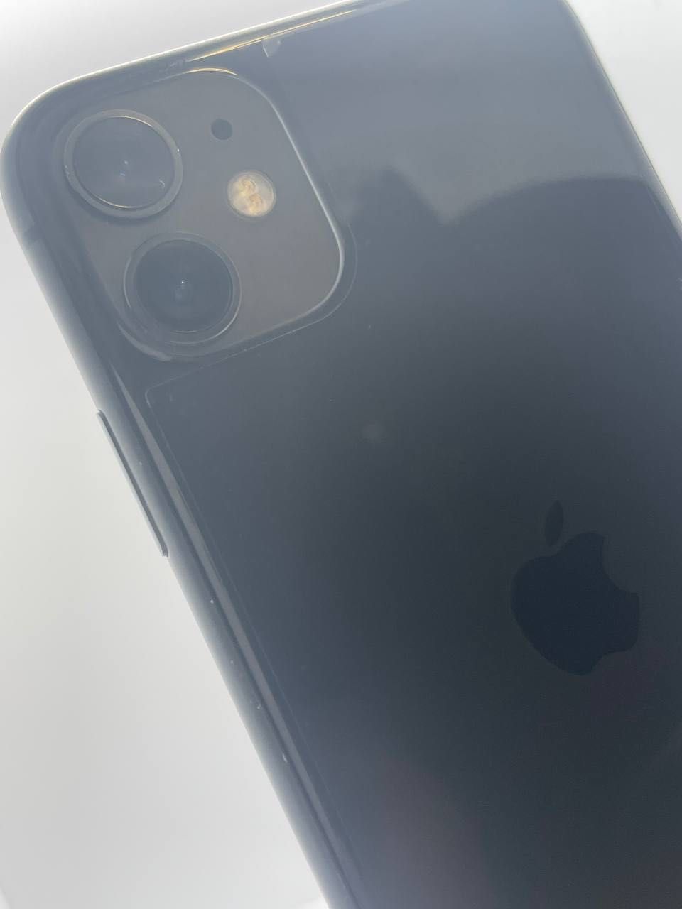 Айфон 11 64 G + захисна плівка