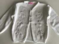 Sweterek biały z haftkami roz. 74-80