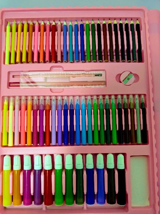 Набор для рисования из 208 предметов фломастеры, карандаши, краски