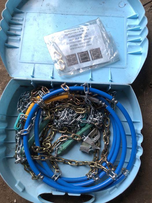 Ланцюг на колеса, протиковзання. Італія.