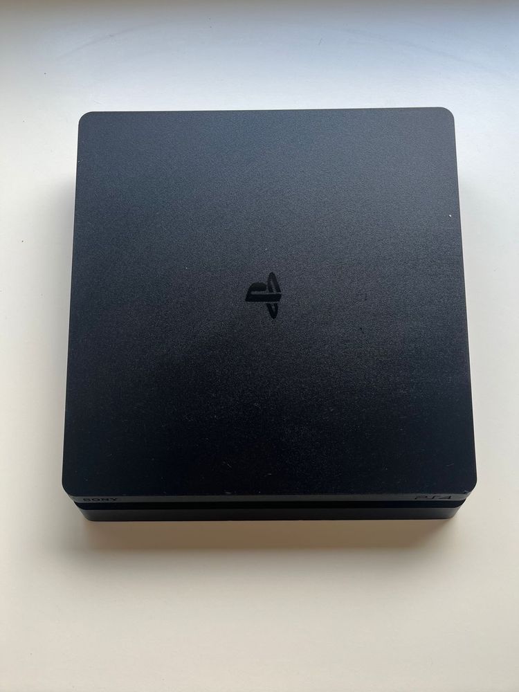 Ps4 slim 500GB.