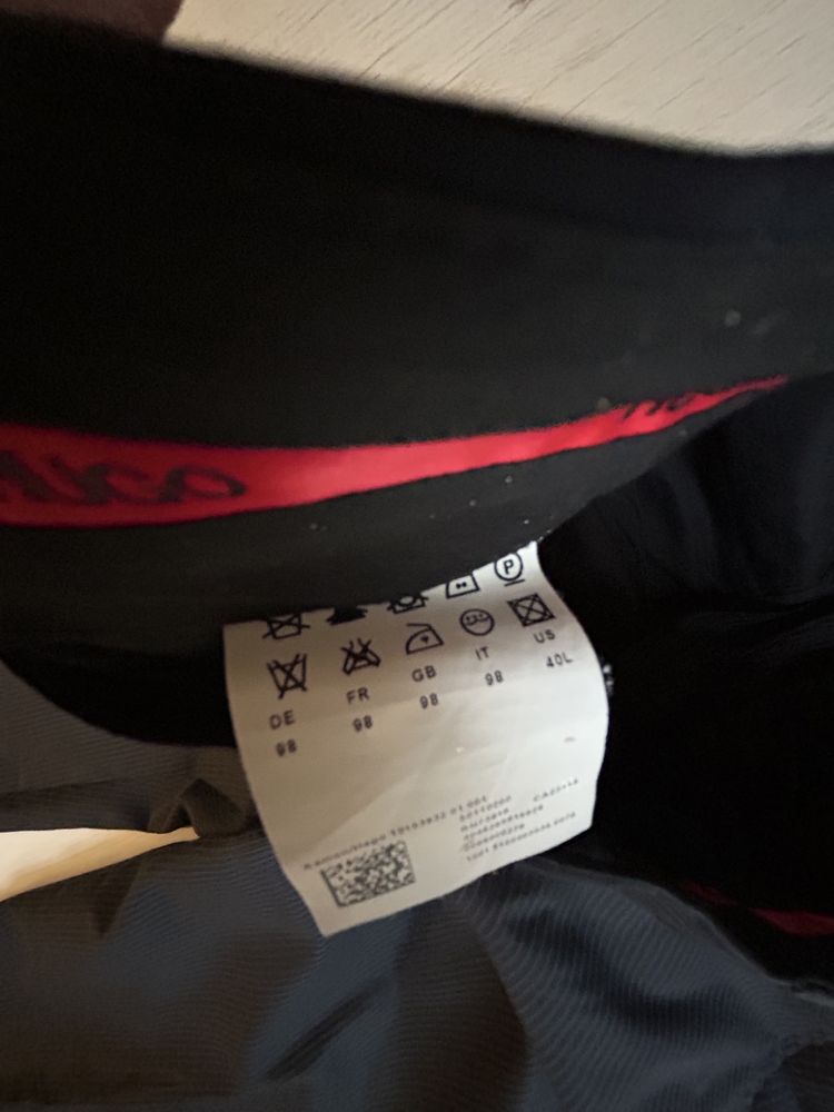 garnitur Hugo Boss r 98 czyli L/XL czarny  w paseczki