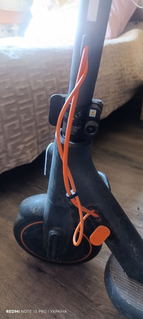 Продам Продаю электросамокат Xiaomi Mi Electric Scooter
Продаю электро