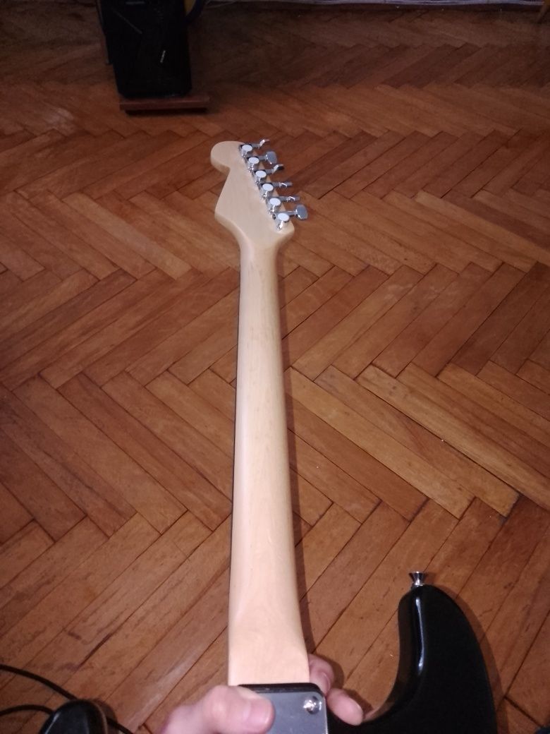 Продам електро гітару J8 Stratocaster (повну назву не пам'ятаю)