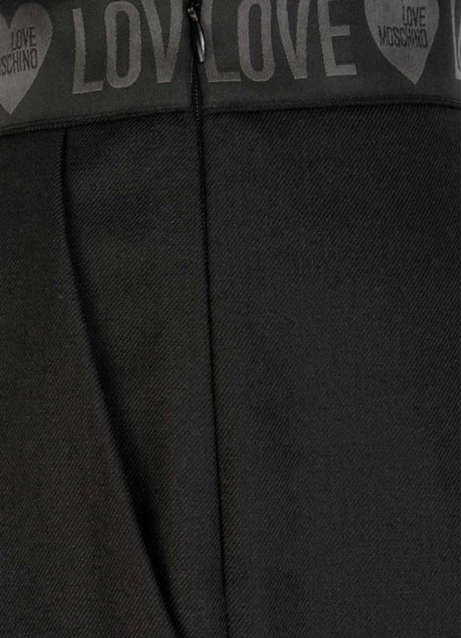 Calcas Love Moschino novas