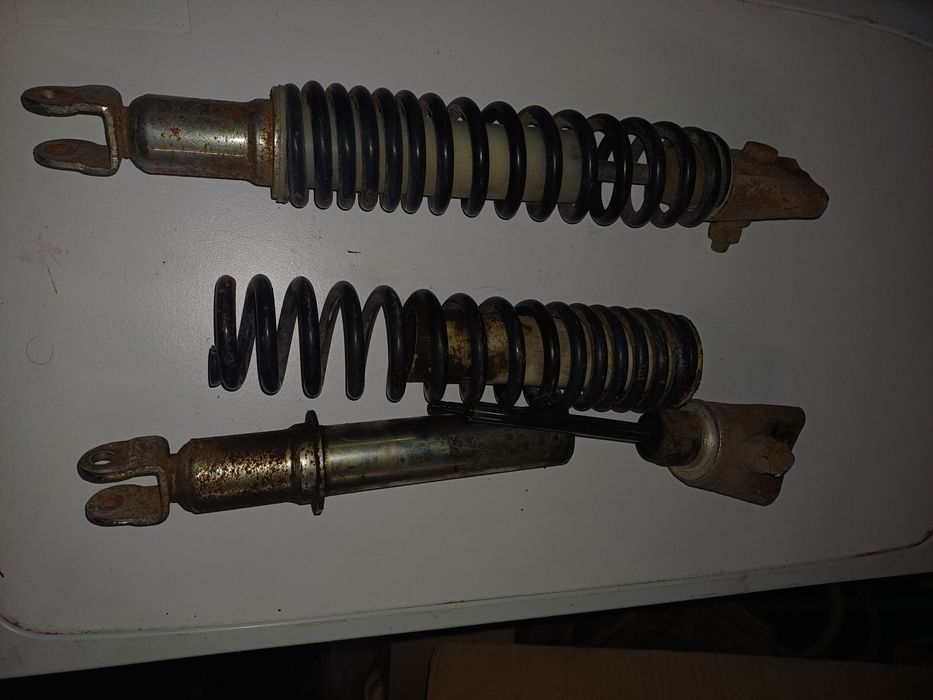 Амортизатори  скутера FADA 150 кубів!