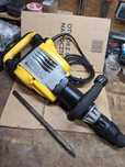 Młot wyburzeniowy Dewalt D25902
