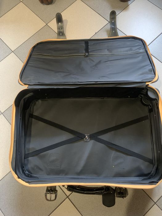 Дорожный чемодан