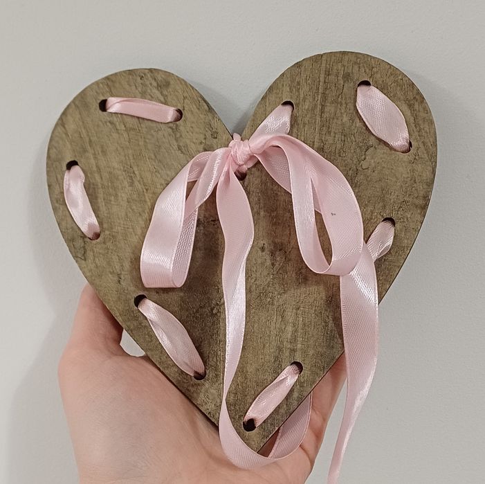 Drewniane serca - ozdoba ślubna