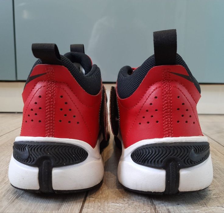 Баскетбольні кросівки “Nike team hustle big kidds”