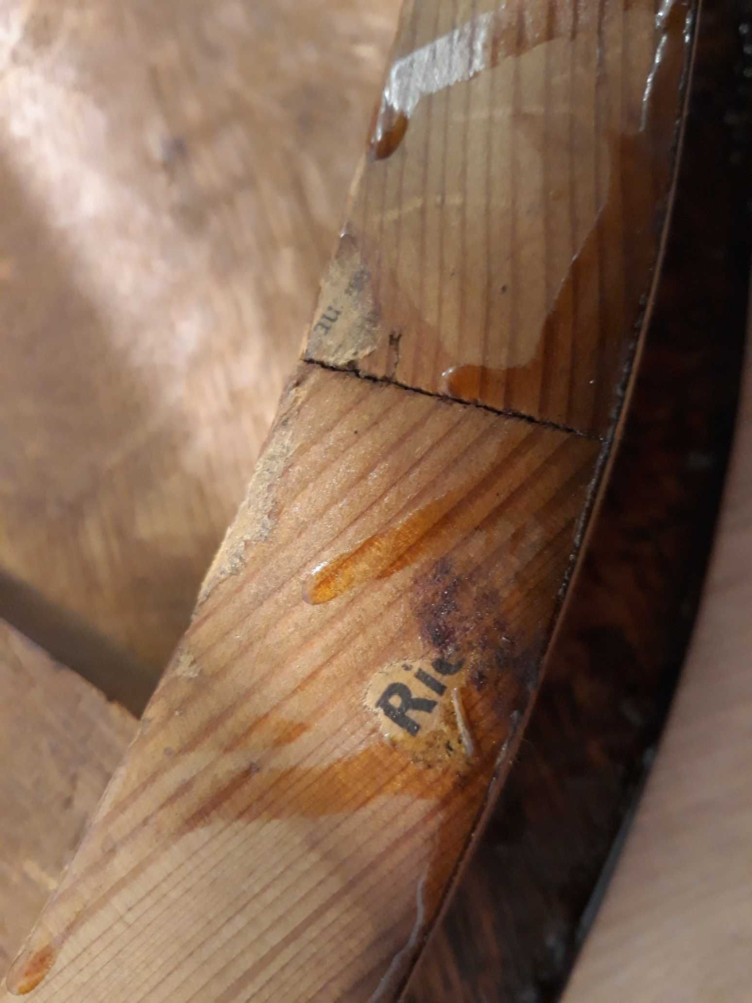 Zabytkowy stół drewniany owalny intarsjowany blat, rzeźbione nogi