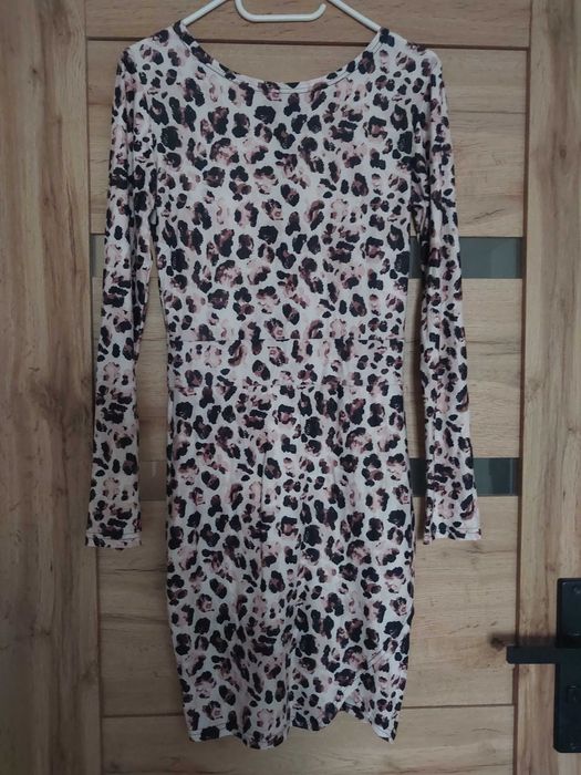 Sukienka w panterkę w centki